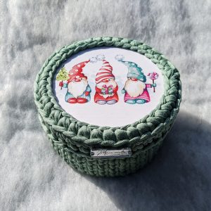 crochet gift box new year