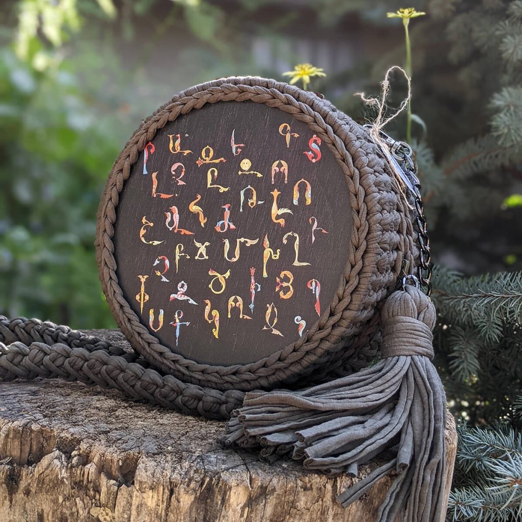 Petit Sac à Dos Noir En Simili Cuir, Motif Alphabet Arménien, Fait Main